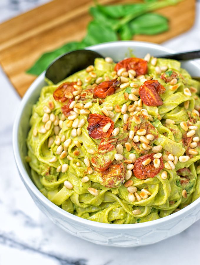Avocado Pesto Pasta Sauce | #vegan #glutenfree #contentednesscooking #plantbased #dairyfree #soyfree