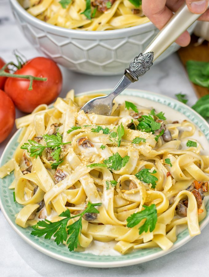 Roasted Garlic Carbonara Sauce | #vegan #glutenfree #contentednesscooking #plantbased #dairyfree