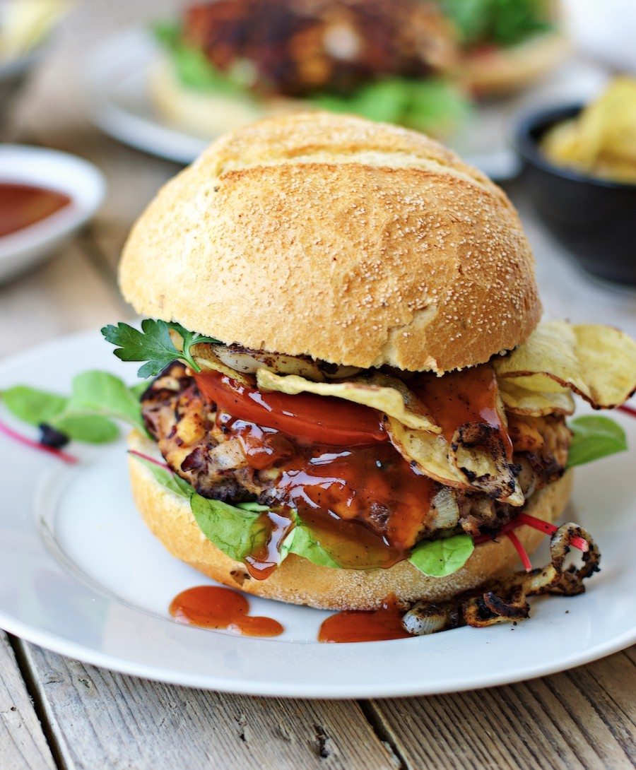 Side view on the fully assembled Vegan Buffalo Burger.