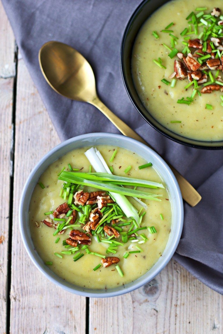 Leek and Potato Soup | #vegan #glutenfree www.contentednesscooking.com