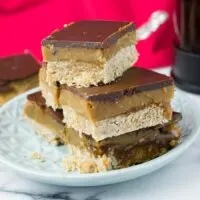 Vegan Caramel Shortbread (Copycat Twix Style) | #vegan #glutenfree www.contentednesscooking.com