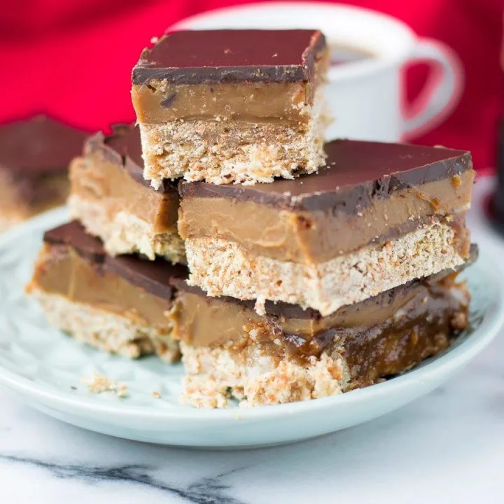 Vegan Caramel Shortbread (Copycat Twix Style) | #vegan #glutenfree www.contentednesscooking.com