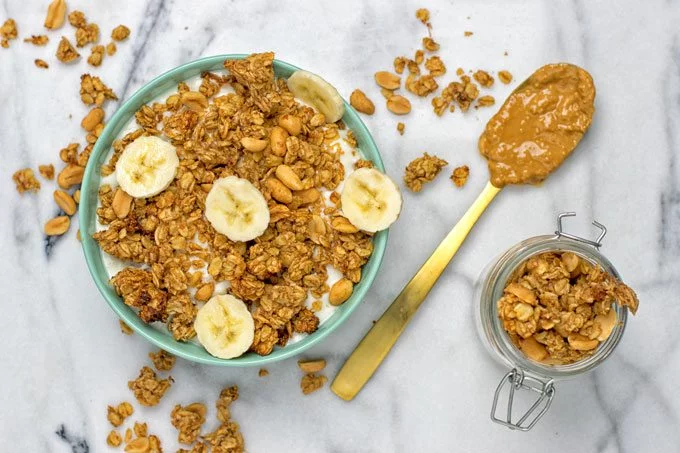 Homemade PB&J Granola | #vegan #glutenfree www.contentednesscooking.com