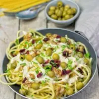 10 Minute Mediterranean Vegan Pasta | #vegan #glutenfree www.contentednesscooking.com