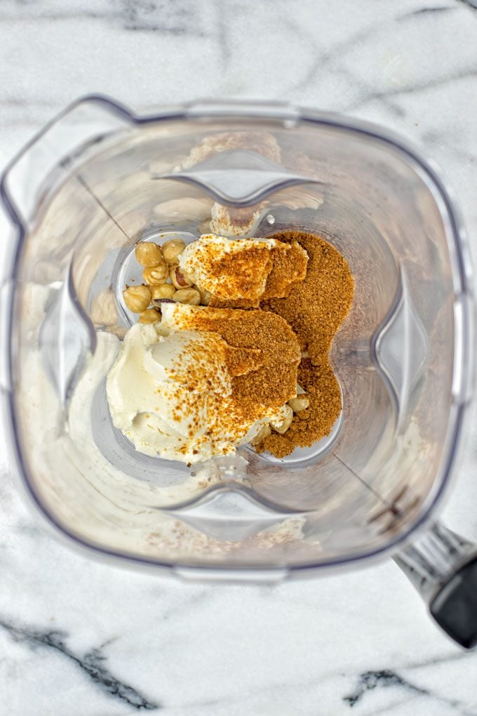 View into a blender bowl with the Coffee Cheesecake Mousse ingredients.