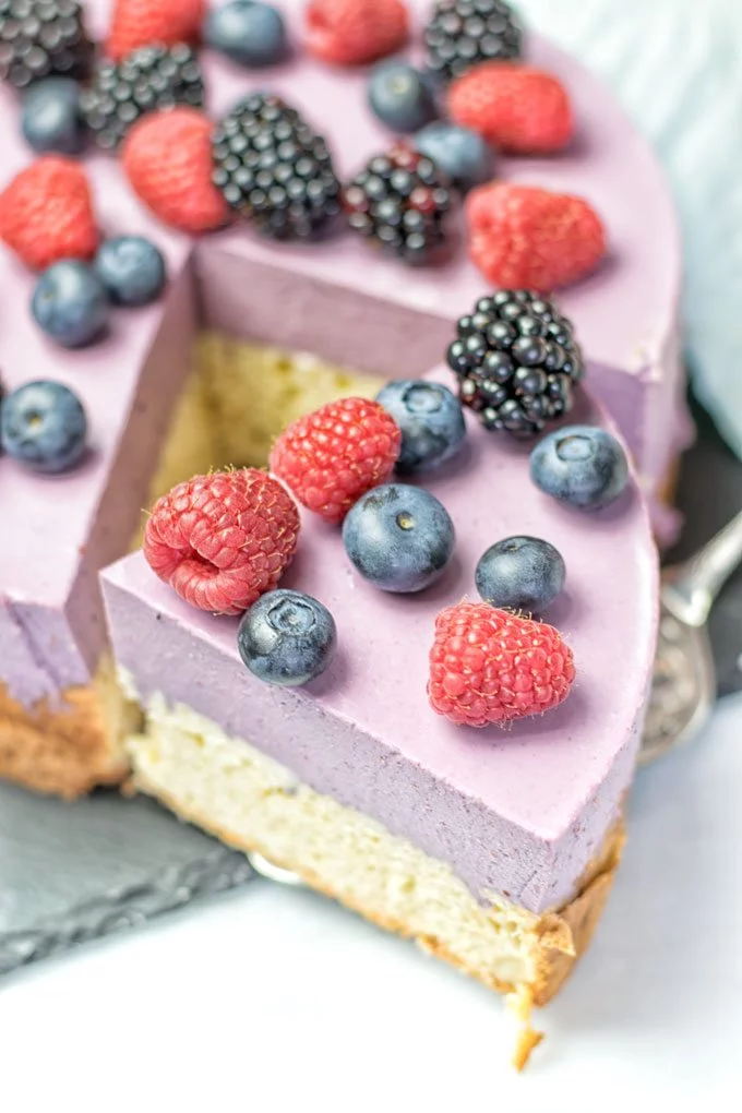 Viewing the layers of the Berry Smoothie Yoghurt Cake