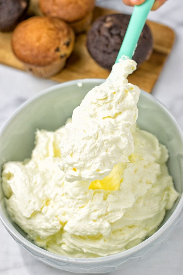 Vegan Cream Cheese Cupcake Frosting | #vegan #glutenfree #contentednesscooking #frosting 