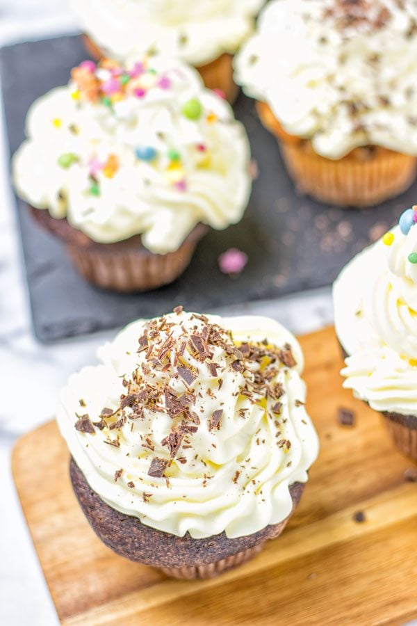 Vegan Cream Cheese Cupcake Frosting | #vegan #glutenfree #contentednesscooking #frosting 