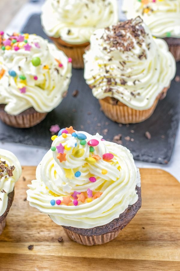 Vegan Cream Cheese Cupcake Frosting | #vegan #glutenfree #contentednesscooking #frosting 