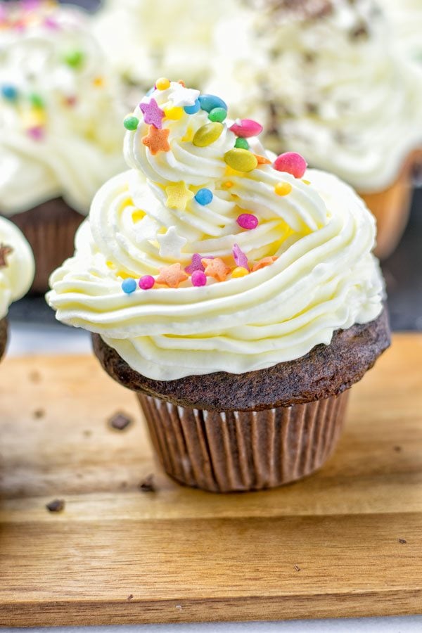 Vegan Cream Cheese Cupcake Frosting | #vegan #glutenfree #contentednesscooking #frosting 