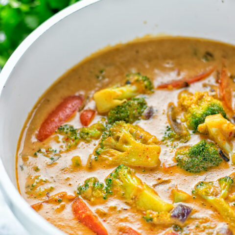 Cashew Curry Broccoli Stir Fry | #vegan #glutenfree #contentednesscooking