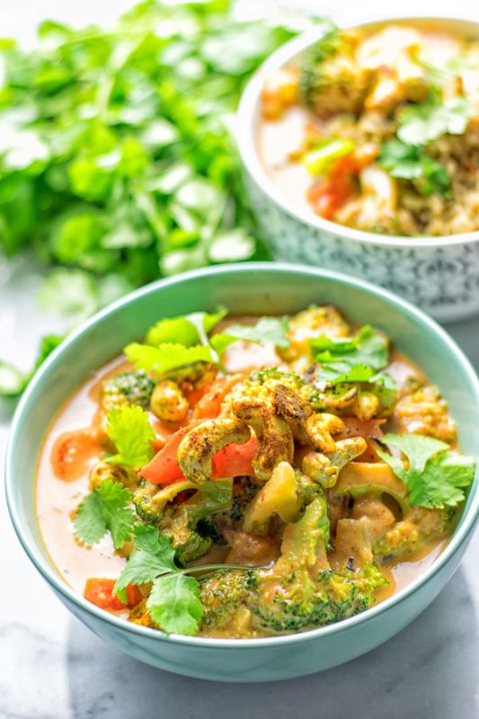 Cashew Curry Broccoli Stir Fry | #vegan #glutenfree #contentednesscooking 