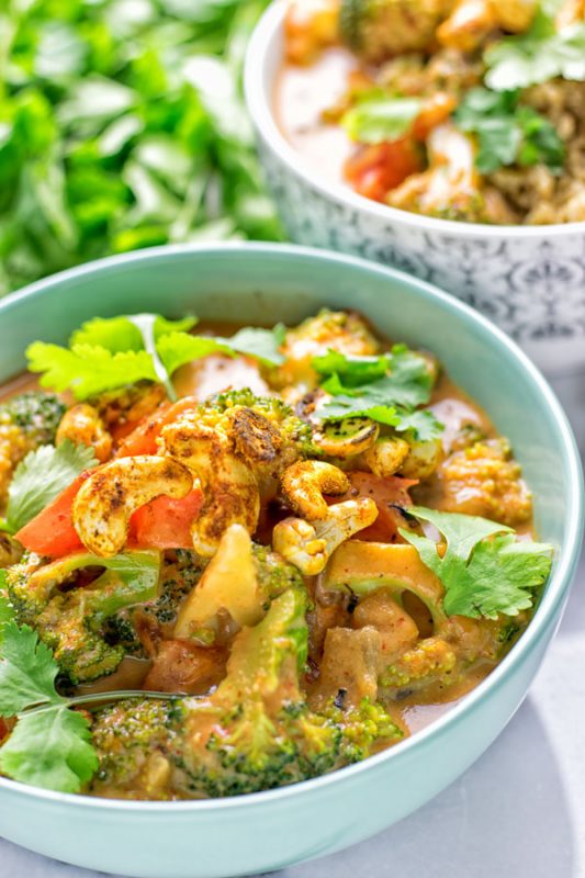 Cashew Curry Broccoli Stir Fry | #vegan #glutenfree #contentednesscooking 