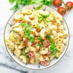 Incredibly easy and insanely delicious: This BLT macaroni salad is entirelly vegan, gluten free and made with no mayo. It’s an amazing dinner, lunch or perfect for potlucks, get togethers, parties. Also a great dairy free alternative for work lunch, meal prep and a winning combo for a bbq side dish. The ultimate comfort food super easy to make with all the best flavors just for come and try it now. #vegan #glutenfree #vegetarian #dairyfree #contentednesscooking #blt #pasta #salad #potluck #mealprep #worklunch #easyfood #Bbqsidedishes #budgetfriendly