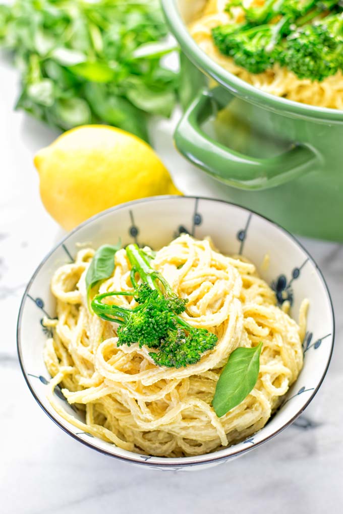 This Lemon Broccoli Pasta is a super easy, super tasty comfort food. Completely made from vegan and glutenfree ingredients. A perfect recipe for lunch or dinner, and even a stunner at parties. #vegan #glutenfree #contentednesscooking #lunch #dinner #pasta #worklunch #dinner #italian