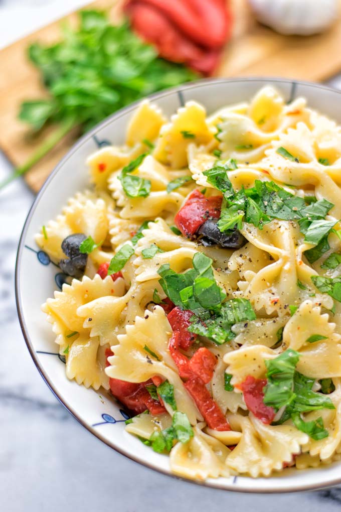 Lemon Herb Tuscan Pasta Salad | #vegan #glutenfree #contentednesscooking #pasta #plantbased #dairyfree #bbq #lunch #dinner #mealprep #easy