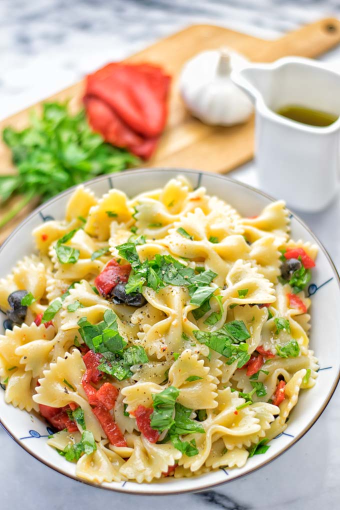 Lemon Herb Tuscan Pasta Salad | #vegan #glutenfree #contentednesscooking #pasta #plantbased #dairyfree #bbq #lunch #dinner #mealprep #easy