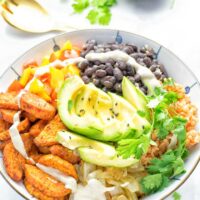 Super easy to make and incredibly satisfying: This Cajun Sweet Potato Rice bowl is naturally vegan, gluten free and infused with all the best cajun flavors. An amazing dinner, lunch, meal prep, work lunch and budget friendly meal which the whole family will love. #vegan #glutenfree #vegetarian #dairyfree #contentednesscooking #sweetpotato #cajunrecipe #easyfood #mealprep #worklunchideas #budgetmeals #lunch #dinner #ricebowls #ricebowlshealthy #bowlrecipes