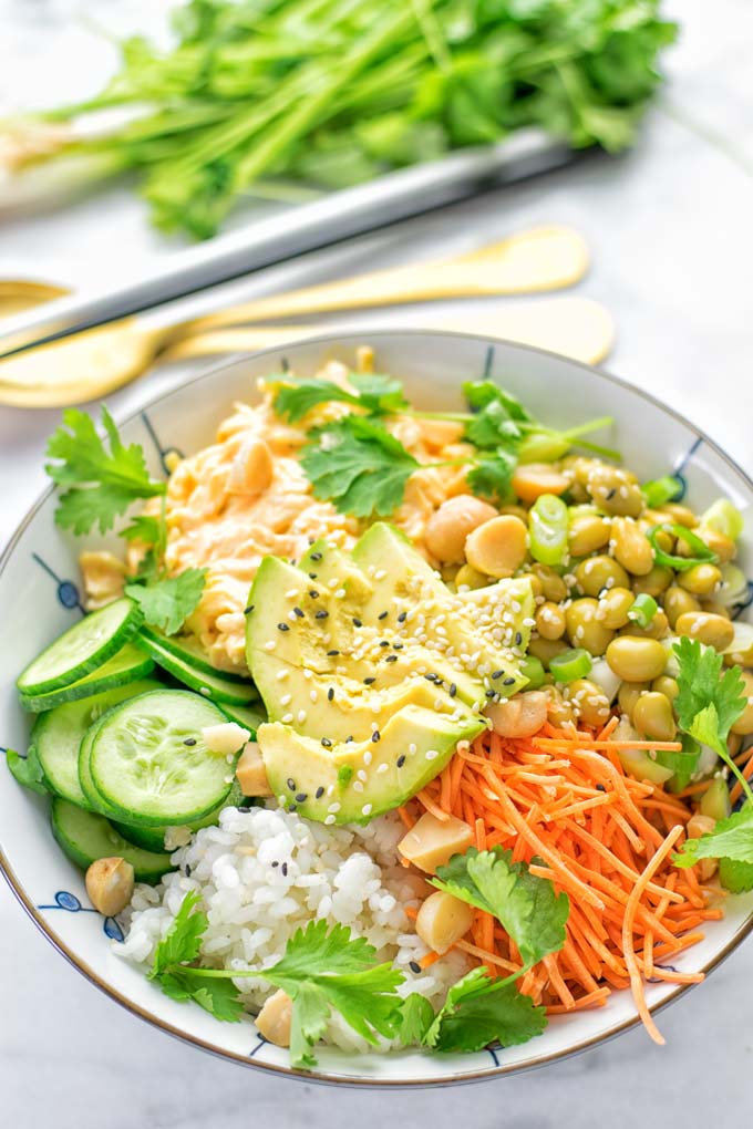 Easy and delicious: This Hawaiian Poke Bowl is naturally vegan, gluten free. Made with sushi rice, an amazing white cabbage mix with creamy sriracha sauce and edamame for protein richness. You can add options like shredded carrots, seaweed flakes, and more to build your dream bowl. Try it now and enjoy for lunch, dinner, meal prep! #vegan #glutenfree #vegetarian #dairyfree #contentednesscooking #dinner #lunch #pokebowl #hawaiianfood #easyfood #mealprep #budgetmeals #worklunchideas #bowlrecipes