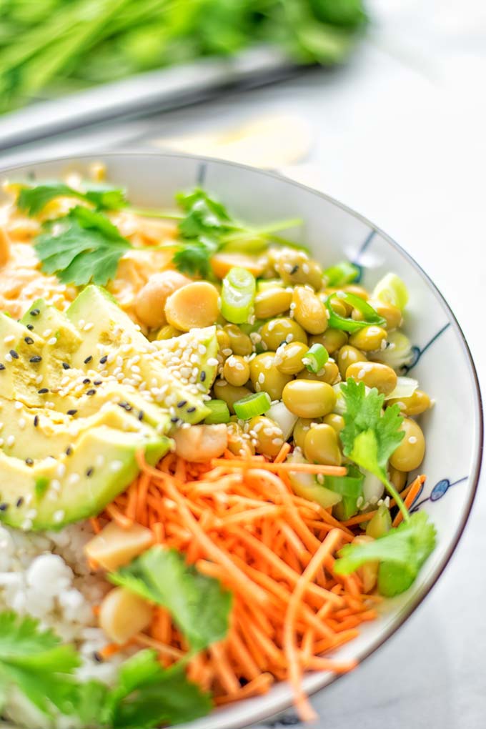 Easy and delicious: This Hawaiian Poke Bowl is naturally vegan, gluten free. Made with sushi rice, an amazing white cabbage mix with creamy sriracha sauce and edamame for protein richness. You can add options like shredded carrots, seaweed flakes, and more to build your dream bowl. Try it now and enjoy for lunch, dinner, meal prep! #vegan #glutenfree #vegetarian #dairyfree #contentednesscooking #dinner #lunch #pokebowl #hawaiianfood #easyfood #mealprep #budgetmeals #worklunchideas #bowlrecipes
