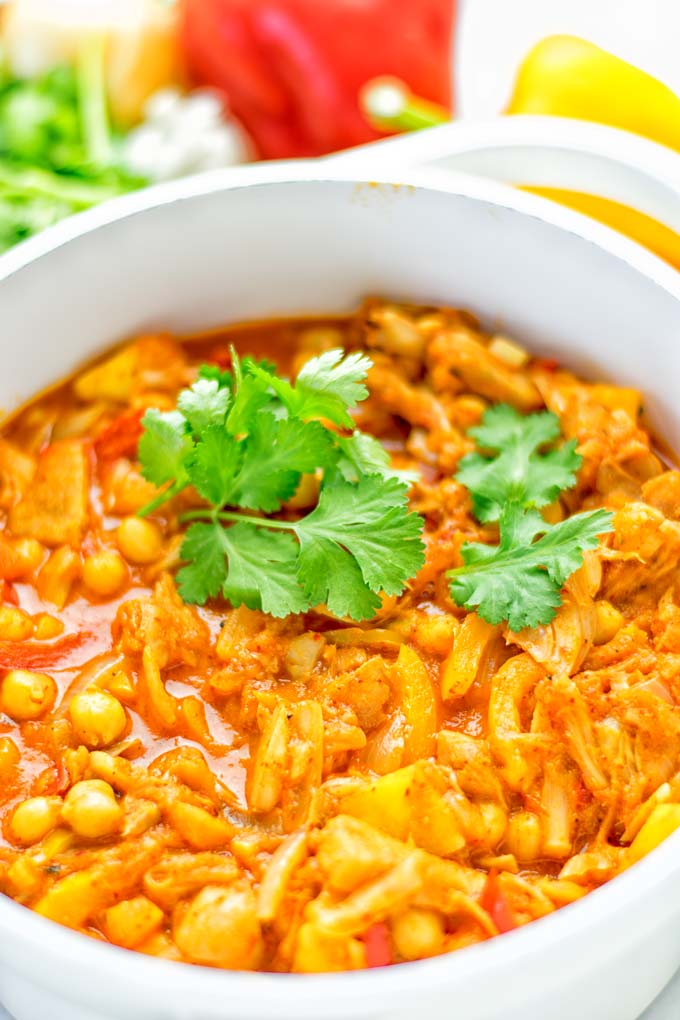 One pot and super easy to make: This Spicy Mango Jackfruit Curry is a winning combo for. Vegan, gluten free. An amazing dinner, lunch, meal prep, work lunch and more. Only one pot is required and in 15 minutes this great dairy free alternative is on the the table. Try it now and wow everyone! #vegan #glutenfree #vegetarian #dairyfree #jackfruit #curry #mango #onepot #mealprep #worklunchideas #lunch #dinner #easyfood #budgetmeals #contentednesscooking #15minuteveganmeals #familyveganmeals