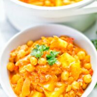 One pot and super easy to make: This Spicy Mango Jackfruit Curry is a winning combo for. Vegan, gluten free. An amazing dinner, lunch, meal prep, work lunch and more. Only one pot is required and in 15 minutes this great dairy free alternative is on the the table. Try it now and wow everyone! #vegan #glutenfree #vegetarian #dairyfree #jackfruit #curry #mango #onepot #mealprep #worklunhideas #lunch #dinner #easyfood #budgetmeals #contentednesscooking #15minuteveganmeals #familyveganmeals