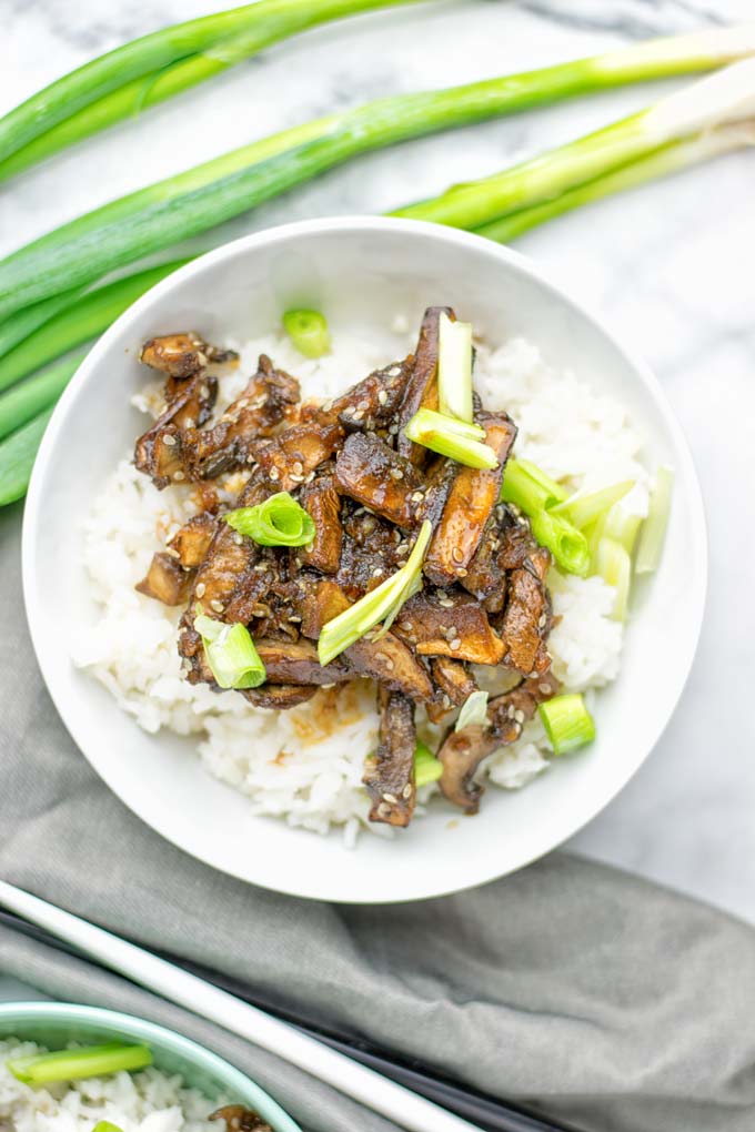 This Vegan Bulgogi is made with portobello mushrooms and inspired by Korean cuisine. It’s hearty, naturally vegan, gluten free and so delicious for dinner, lunch, meal prep and so much more. #vegan #glutenfree #dairyfree #vegetarian #contentednesscooking #easyfood #mealprep #portobellomushrooms #koreanfood #bulgogimarinade #bulgogirecipe #lunch #dinner 