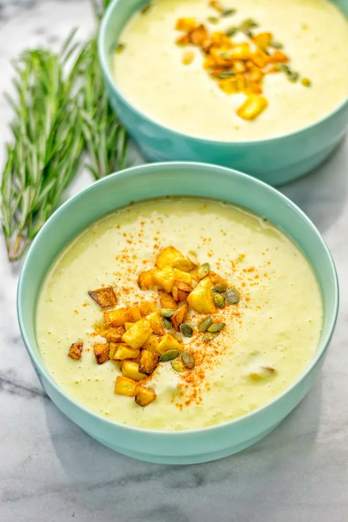 This Cheesy Potato Soup with Roasted Pepitas is the ultimate comfort food for everyone. Entirely vegan, gluten free, super easy to make. Such a delicious option for lunch, dinner, meal prep, work lunches and of course perfect for holidays. #vegan #glutenfree #dairyfree #vegetarian #soup #potatoes #holidays #dinner #lunch #mealprep Worklunchideas #contentednesscooking #potatosoup #familymealsonabudget #familymealskidfriendly