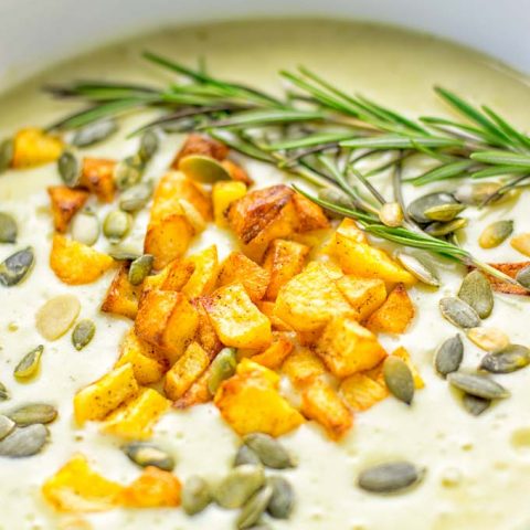 This Cheesy Potato Soup with Roasted Pepitas is the ultimate comfort food for everyone. Entirely vegan, gluten free, super easy to make. Such a delicious option for lunch, dinner, meal prep, work lunches and of course perfect for holidays. #vegan #glutenfree #dairyfree #vegetarian #soup #potatoes #holidays #dinner #lunch #mealprep Worklunchideas #contentednesscooking #potatosoup #familymealsonabudget #familymealskidfriendly