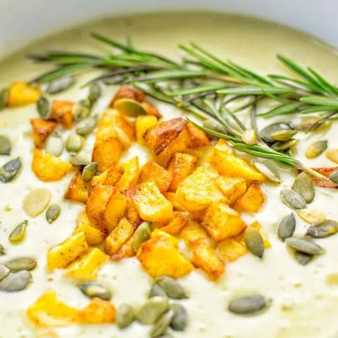 This Cheesy Potato Soup with Roasted Pepitas is the ultimate comfort food for everyone. Entirely vegan, gluten free, super easy to make. Such a delicious option for lunch, dinner, meal prep, work lunches and of course perfect for holidays. #vegan #glutenfree #dairyfree #vegetarian #soup #potatoes #holidays #dinner #lunch #mealprep Worklunchideas #contentednesscooking #potatosoup #familymealsonabudget #familymealskidfriendly