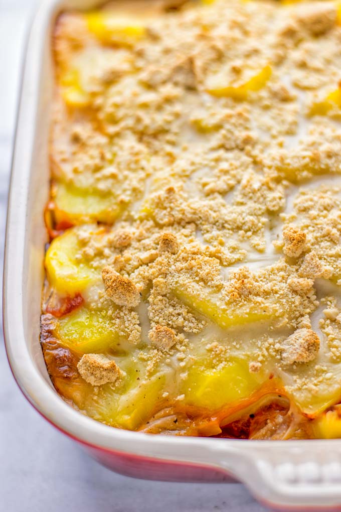 This Eggplant Parmesan Potato Casserole is entirely vegan, gluten free and the ultimate comfort food for everyone. It combines all the flavors of a classic eggplant parmesan with the twist of a comforting potato casserole. Perfect for dinner, lunch, meal prep and work lunch. #vegan #glutenfree #dairyfree #vegetarian #potatocasserole #eggplantparmesan #eggplantparmesanbaked #lunch #dinner #mealprep #worklunchideas #contentednesscooking