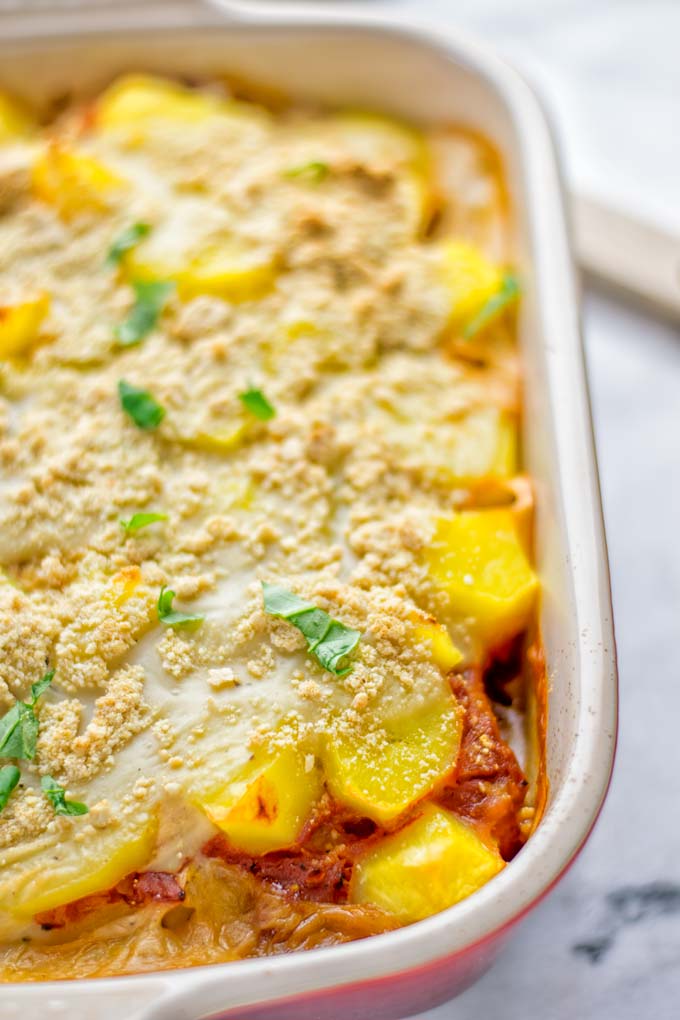 This Eggplant Parmesan Potato Casserole is entirely vegan, gluten free and the ultimate comfort food for everyone. It combines all the flavors of a classic eggplant parmesan with the twist of a comforting potato casserole. Perfect for dinner, lunch, meal prep and work lunch. #vegan #glutenfree #dairyfree #vegetarian #potatocasserole #eggplantparmesan #eggplantparmesanbaked #lunch #dinner #mealprep #worklunchideas #contentednesscooking