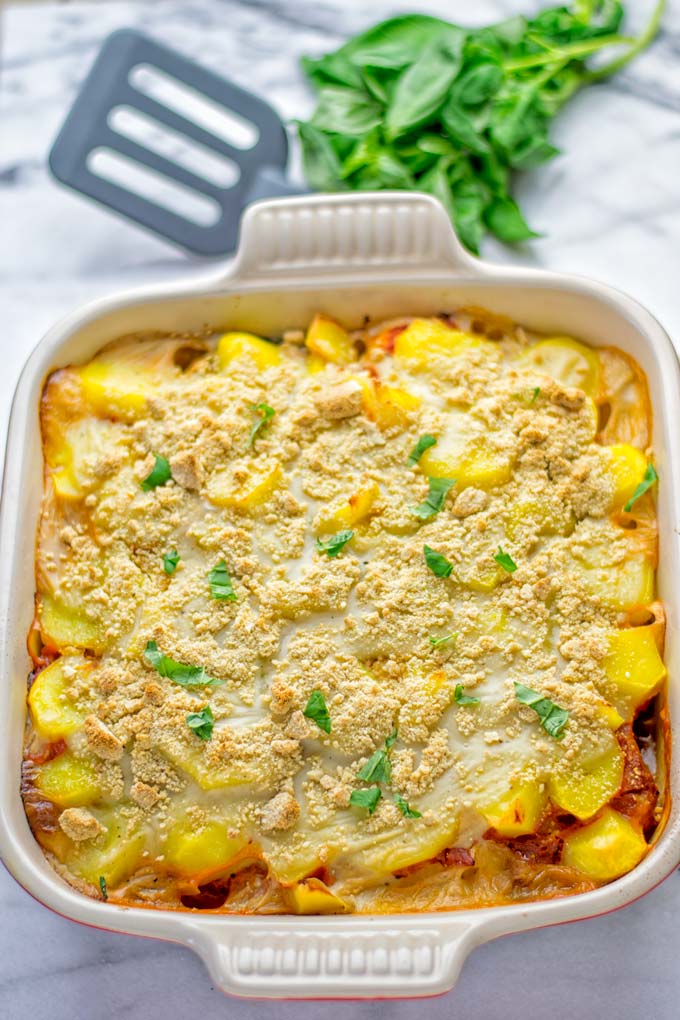 This Eggplant Parmesan Potato Casserole is entirely vegan, gluten free and the ultimate comfort food for everyone. It combines all the flavors of a classic eggplant parmesan with the twist of a comforting potato casserole. Perfect for dinner, lunch, meal prep and work lunch. #vegan #glutenfree #dairyfree #vegetarian #potatocasserole #eggplantparmesan #eggplantparmesanbaked #lunch #dinner #mealprep #worklunchideas #contentednesscooking