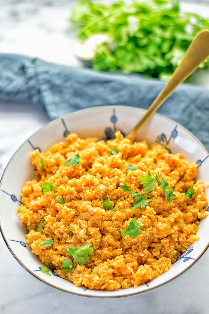 This Spanish Cauliflower Rice is naturally vegan, gluten free and seriously the best. It’s super easy to make in one pan and packed with amazing flavors. An easy recipe for lunch, dinner, meal prep and work lunch. It’s delicious on its own or as side dish. Try this great dairy free and low carb alternative now. #vegan #glutenfree #dairyfree #vegetarian #cauliflower #spanish #rice #lowcarb #mealprep #worklunchideas #lunch #dinner #sidedish #contentednesscooking #easyfood #budgetmeals