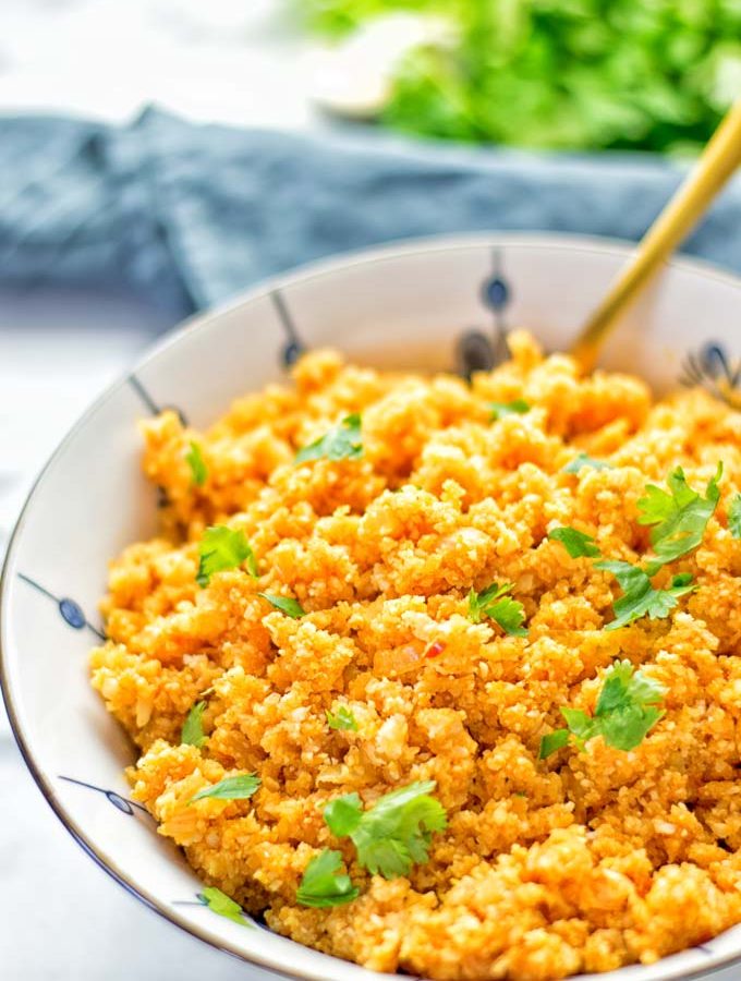 This Spanish Cauliflower Rice is naturally vegan, gluten free and seriously the best. It’s super easy to make in one pan and packed with amazing flavors. An easy recipe for lunch, dinner, meal prep and work lunch. It’s delicious on its own or as side dish. Try this great dairy free and low carb alternative now. #vegan #glutenfree #dairyfree #vegetarian #cauliflower #spanish #rice #lowcarb #mealprep #worklunchideas #lunch #dinner #sidedish #contentednesscooking #easyfood #budgetmeals