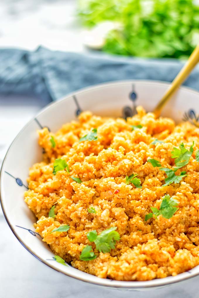 This Spanish Cauliflower Rice is naturally vegan, gluten free and seriously the best. It’s super easy to make in one pan and packed with amazing flavors. An easy recipe for lunch, dinner, meal prep and work lunch. It’s delicious on its own or as side dish. Try this great dairy free and low carb alternative now. #vegan #glutenfree #dairyfree #vegetarian #cauliflower #spanish #rice #lowcarb #mealprep #worklunchideas #lunch #dinner #sidedish #contentednesscooking #easyfood #budgetmeals