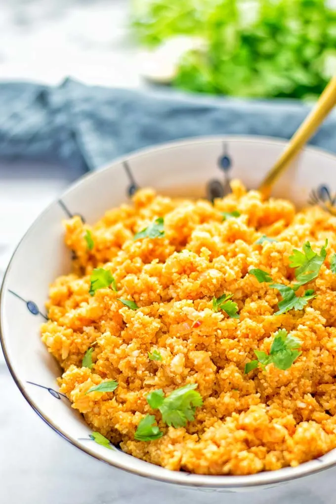 This Spanish Cauliflower Rice is naturally vegan, gluten free and seriously the best. It’s super easy to make in one pan and packed with amazing flavors. An easy recipe for lunch, dinner, meal prep and work lunch. It’s delicious on its own or as side dish. Try this great dairy free and low carb alternative now. #vegan #glutenfree #dairyfree #vegetarian #cauliflower #spanish #rice #lowcarb #mealprep #worklunchideas #lunch #dinner #sidedish #contentednesscooking #easyfood #budgetmeals