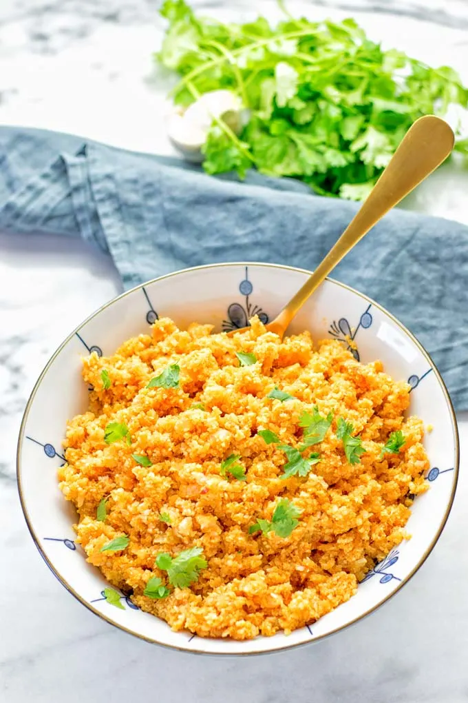 This Spanish Cauliflower Rice is naturally vegan, gluten free and seriously the best. It’s super easy to make in one pan and packed with amazing flavors. An easy recipe for lunch, dinner, meal prep and work lunch. It’s delicious on its own or as side dish. Try this great dairy free and low carb alternative now. #vegan #glutenfree #dairyfree #vegetarian #cauliflower #spanish #rice #lowcarb #mealprep #worklunchideas #lunch #dinner #sidedish #contentednesscooking #easyfood #budgetmeals