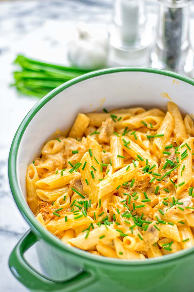 This Vegan Buffalo Chicken Alfredo is naturally plant based and glutenfree. The ultimate comfort food so easy for dinner, lunch, meal prep and work lunches. Try it now, from the first bite you will crave some more. #vegan #glutenfree #dairyfree #contentednesscooking #vegetarian #buffalorecipes #dinner #lunch #easyfood #mealprep #worklunchideas #alfredo #veganchicken #pasta #pastadishes #familyrecipes #comfortfood