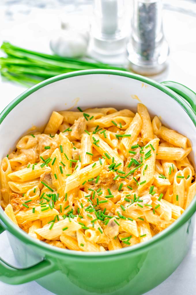 This Vegan Buffalo Chicken Alfredo is naturally plant based and glutenfree. The ultimate comfort food so easy for dinner, lunch, meal prep and work lunches. Try it now, from the first bite you will crave some more. #vegan #glutenfree #dairyfree #contentednesscooking #vegetarian #buffalorecipes #dinner #lunch #easyfood #mealprep #worklunchideas #alfredo #veganchicken #pasta #pastadishes #familyrecipes #comfortfood