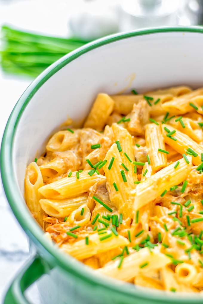 This Vegan Buffalo Chicken Alfredo is naturally plant based and glutenfree. The ultimate comfort food so easy for dinner, lunch, meal prep and work lunches. Try it now, from the first bite you will crave some more. #vegan #glutenfree #dairyfree #contentednesscooking #vegetarian #buffalorecipes #dinner #lunch #easyfood #mealprep #worklunchideas #alfredo #veganchicken #pasta #pastadishes #familyrecipes #comfortfood