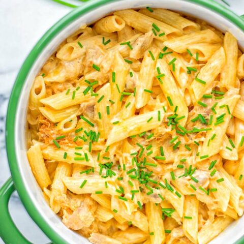 This Vegan Buffalo Chicken Alfredo is naturally plant based and glutenfree. The ultimate comfort food so easy for dinner, lunch, meal prep and work lunches. Try it now, from the first bite you will crave some more. #vegan #glutenfree #dairyfree #contentednesscooking #vegetarian #buffalorecipes #dinner #lunch #easyfood #mealprep #worklunchideas #alfredo #veganchicken #pasta #pastadishes #familyrecipes #comfortfood