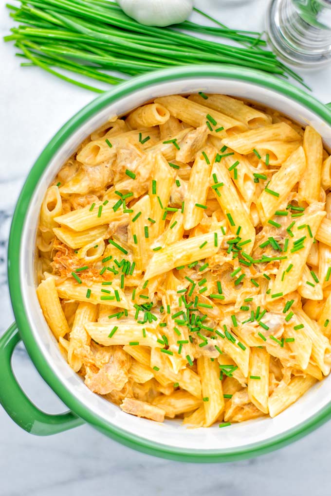 This Vegan Buffalo Chicken Alfredo is naturally plant based and glutenfree. The ultimate comfort food so easy for dinner, lunch, meal prep and work lunches. Try it now, from the first bite you will crave some more. #vegan #glutenfree #dairyfree #contentednesscooking #vegetarian #buffalorecipes #dinner #lunch #easyfood #mealprep #worklunchideas #alfredo #veganchicken #pasta #pastadishes #familyrecipes #comfortfood