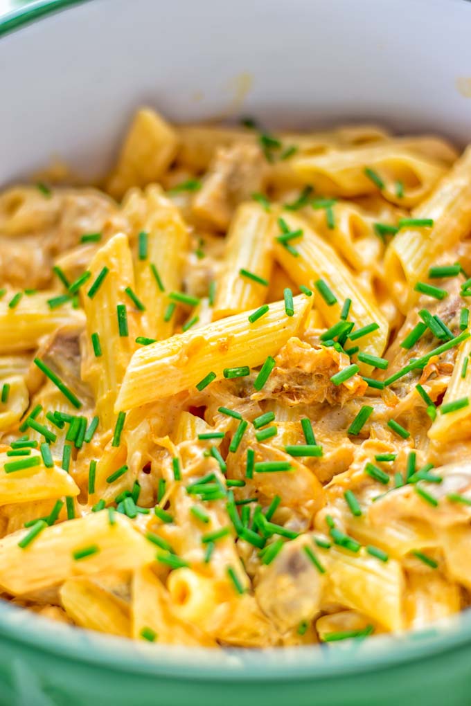 This Vegan Buffalo Chicken Alfredo is naturally plant based and glutenfree. The ultimate comfort food so easy for dinner, lunch, meal prep and work lunches. Try it now, from the first bite you will crave some more. #vegan #glutenfree #dairyfree #contentednesscooking #vegetarian #buffalorecipes #dinner #lunch #easyfood #mealprep #worklunchideas #alfredo #veganchicken #pasta #pastadishes #familyrecipes #comfortfood
