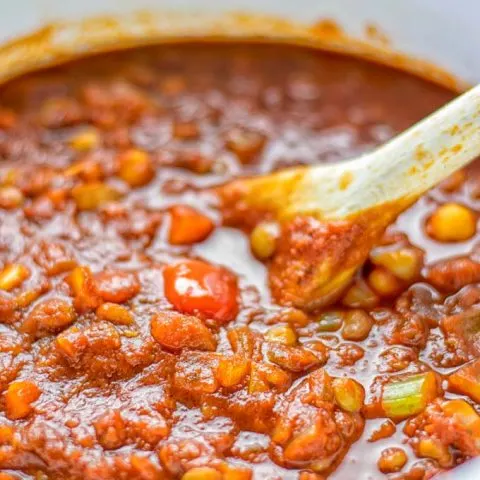 This Chickpea Lentil Bolognese is naturally vegan, gluten free and so super easy to make in one pot. It’s amazing over your favorite pasta for dinner, lunch, meal preparation or a great dairy free alternative for work lunch. #vegan #glutenfree #dairyfree #vegetarian #onepotmeals #dinner #lunch #mealprep #worklunchideas #chickpeas #lentils #chickpeabolognese #lentilbolognese