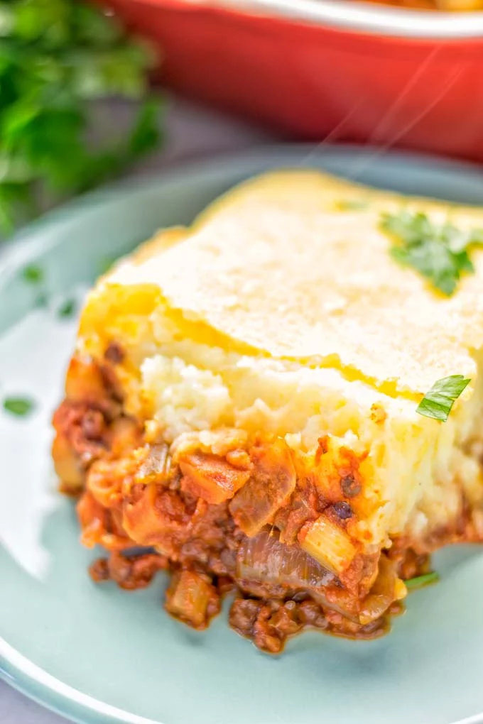 Amazingly easy and super delicious: this Chickpea Lentil Shepherd’s Pie is the ultimate comfort food and entirely vegan, gluten free. It’s an amazing dairy free option for lunch, dinner, meal prep, work lunch and for sure the best thing on the holidays plus Christmas. #vegan #dairyfree #glutenfree #vegetarian #mealprep #worklunchideas #dinner #lunch #holidays #christmas #sherpherdspie #vegetariansherpherdspie #veganshepherdspie #contentednesscooking #thanksgiving