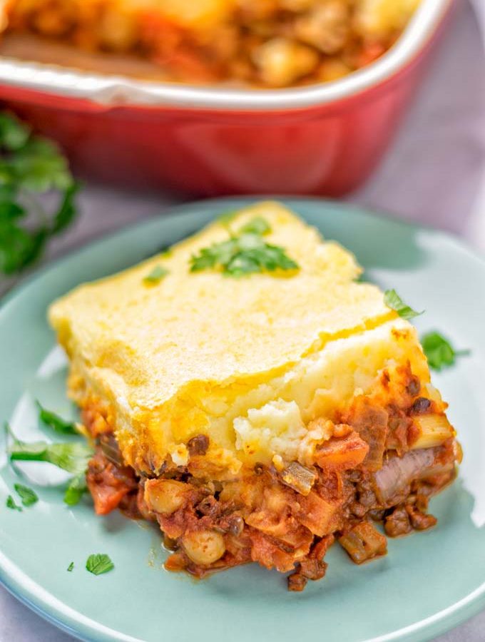 Amazingly easy and super delicious: this Chickpea Lentil Shepherd’s Pie is the ultimate comfort food and entirely vegan, gluten free. It’s an amazing dairy free option for lunch, dinner, meal prep, work lunch and for sure the best thing on the holidays plus Christmas. #vegan #dairyfree #glutenfree #vegetarian #mealprep #worklunchideas #dinner #lunch #holidays #christmas #sherpherdspie #vegetariansherpherdspie #veganshepherdspie #contentednesscooking #thanksgiving