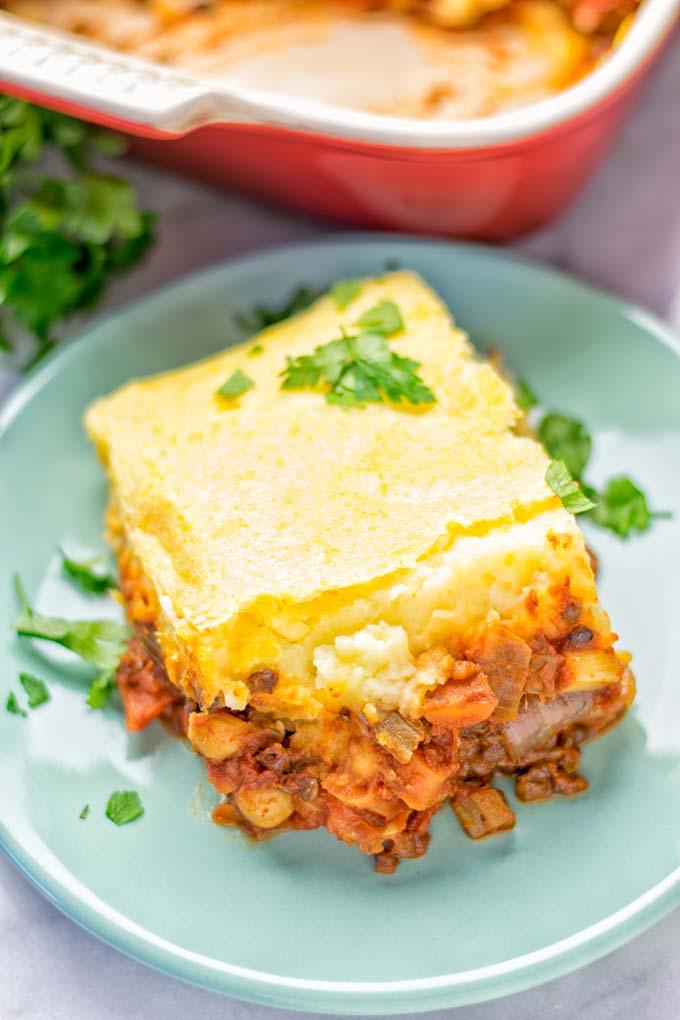 Amazingly easy and super delicious: this Chickpea Lentil Shepherd’s Pie is the ultimate comfort food and entirely vegan, gluten free. It’s an amazing dairy free option for lunch, dinner, meal prep, work lunch and for sure the best thing on the holidays plus Christmas. #vegan #dairyfree #glutenfree #vegetarian #mealprep #worklunchideas #dinner #lunch #holidays #christmas #sherpherdspie #vegetariansherpherdspie #veganshepherdspie #contentednesscooking #thanksgiving