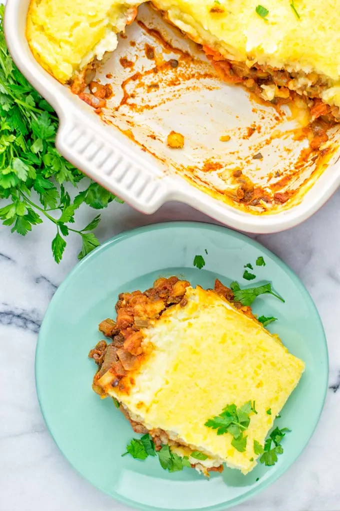 Amazingly easy and super delicious: this Chickpea Lentil Shepherd’s Pie is the ultimate comfort food and entirely vegan, gluten free. It’s an amazing dairy free option for lunch, dinner, meal prep, work lunch and for sure the best thing on the holidays plus Christmas. #vegan #dairyfree #glutenfree #vegetarian #mealprep #worklunchideas #dinner #lunch #holidays #christmas #sherpherdspie #vegetariansherpherdspie #veganshepherdspie #contentednesscooking #thanksgiving