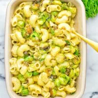 This Garlic Brussels Sprouts Mac and Cheese is entirely vegan, gluten free, and super easy to make. It’s an amazing comfort food for dinner, lunch, meal prep, work lunches, date nights and of course the holidays. Everyone will get addicted to this from the first to the last bite, try it now! #vegan #glutenfree #dairyfree #vegetarian #mealprep #dinner #lunch #worklunchideas #holidays #macandcheese #contentednesscooking #pasta #thanksgiving